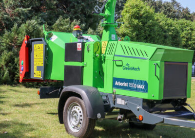 Štěpkovač GreenMech Arborist 150D MAX šikmo zepředu zprava