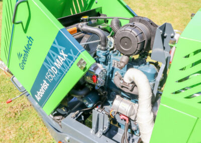 Detail motoru štěpkovače GreenMech Arborist 150D MAX