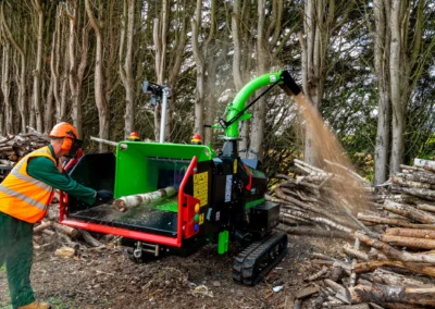 Při práci Greenmech EVO 205D SURE-Trak