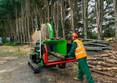 Štěpkovač Greenmech EVO 205D SURE-Trak při práci