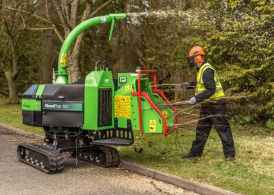 Štěpkovač Greenmech QuadTrak 160 při práci