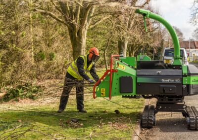 Štěpkovač Greenmech QuadTrak 160 při práci