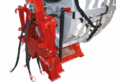 Detail hydraulického otáčení baličky palivového dřeva AMR